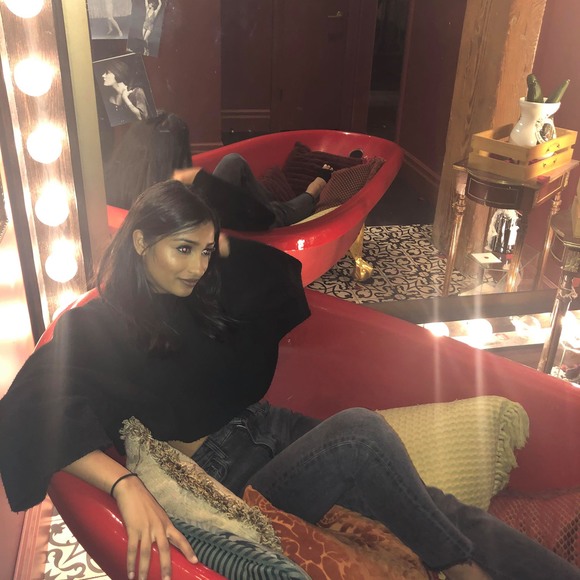 Meet your Posher, Roselyn - Picture 1 of 1